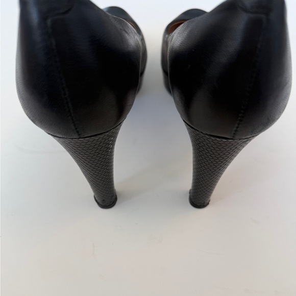 Hugo Boss Black Leather Pumps - Picture 4 of 6